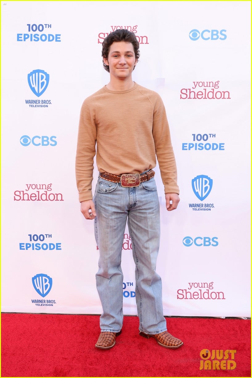 Iain Armitage & 'Young Sheldon' Cast Celebrate The Show's Upcoming 100th  Episode!: Photo 1342111 | Annie Potts, Iain Armitage, Lance Barber, Matt  Hobby, Montana Jordan, Reagan Revord, Television, Wyatt McClure, Young  Sheldon,