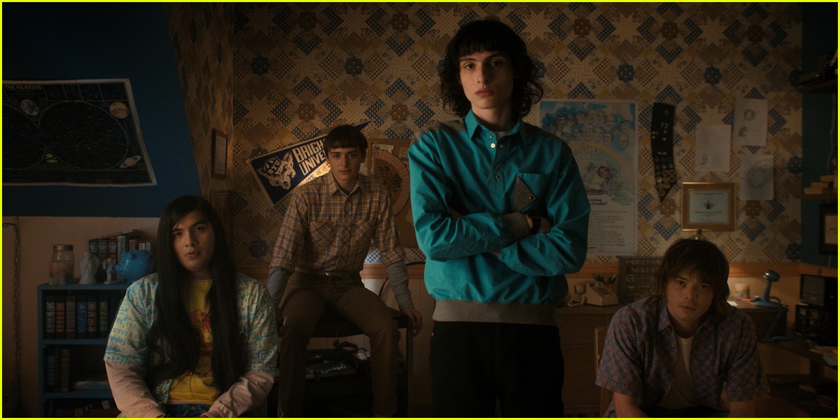 millie bobby brown finn wolfhard more star in stranger things first look photos 07