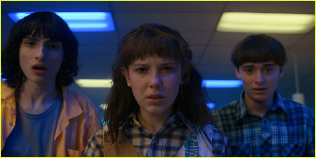 millie bobby brown finn wolfhard more star in stranger things first look photos 09