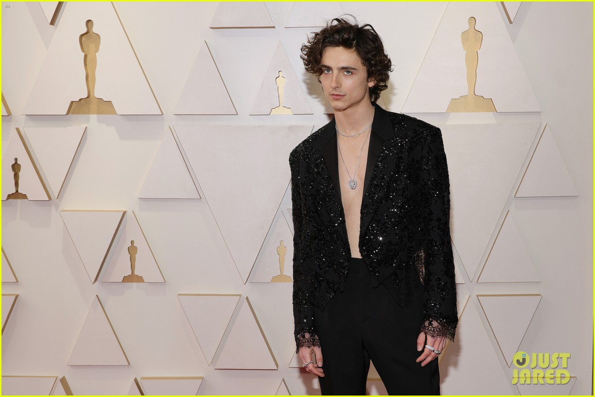 Timothee Chalamet Goes For Shirtless Look at Oscars 2022! Photo