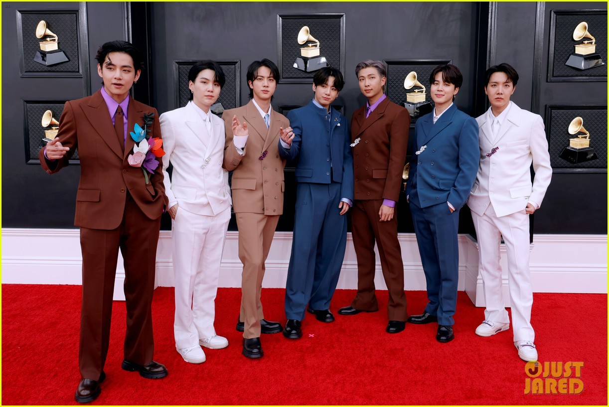 bts wear coordinating outfits for the grammys 01