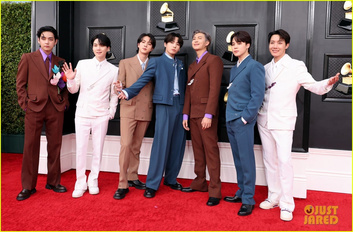 bts wear coordinating outfits for the grammys 03