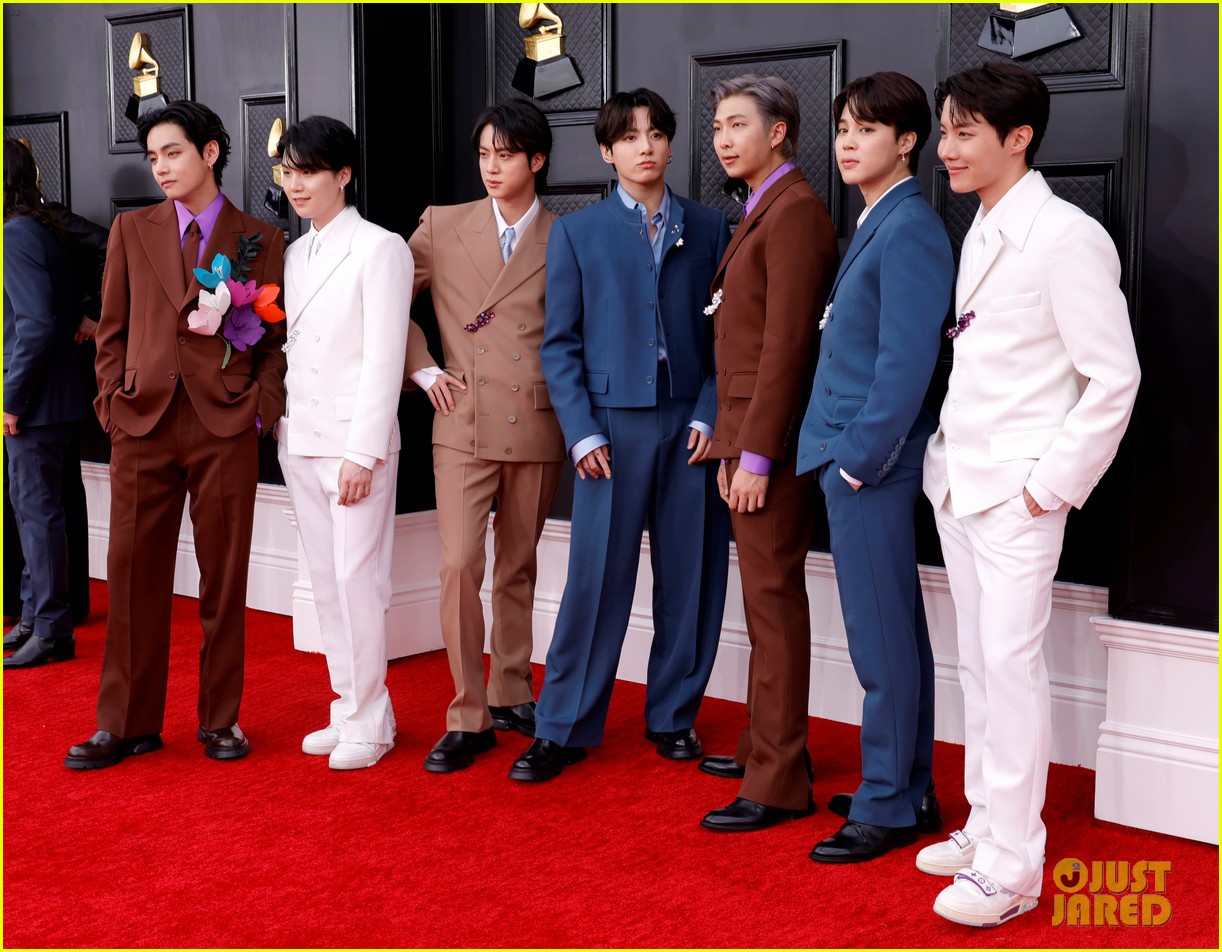 bts wear coordinating outfits for the grammys 04