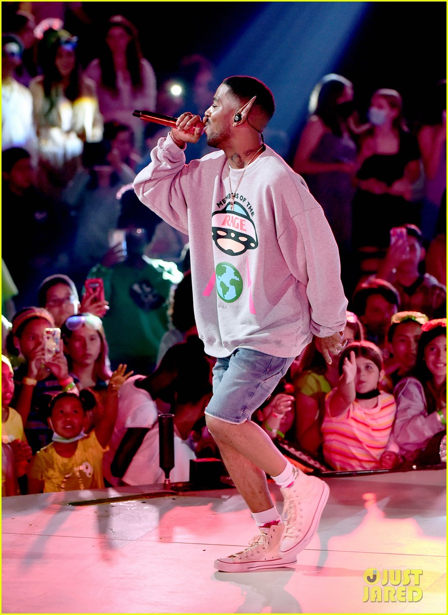Kid Cudi Wears Pointy Ears for Kids' Choice Awards Performance Photo 1344685 Photo Gallery
