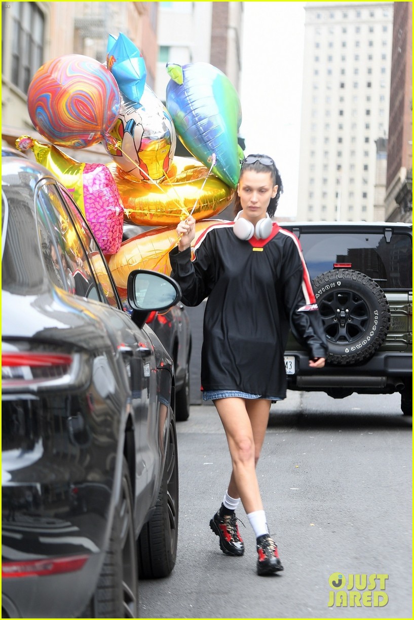 Full Sized Photo of bella hadid birthday balloons for gigi hadid 18 ...