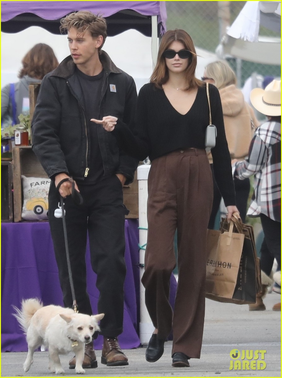 Full Sized Photo of kaia gerber austin butler hold hands trip to ...