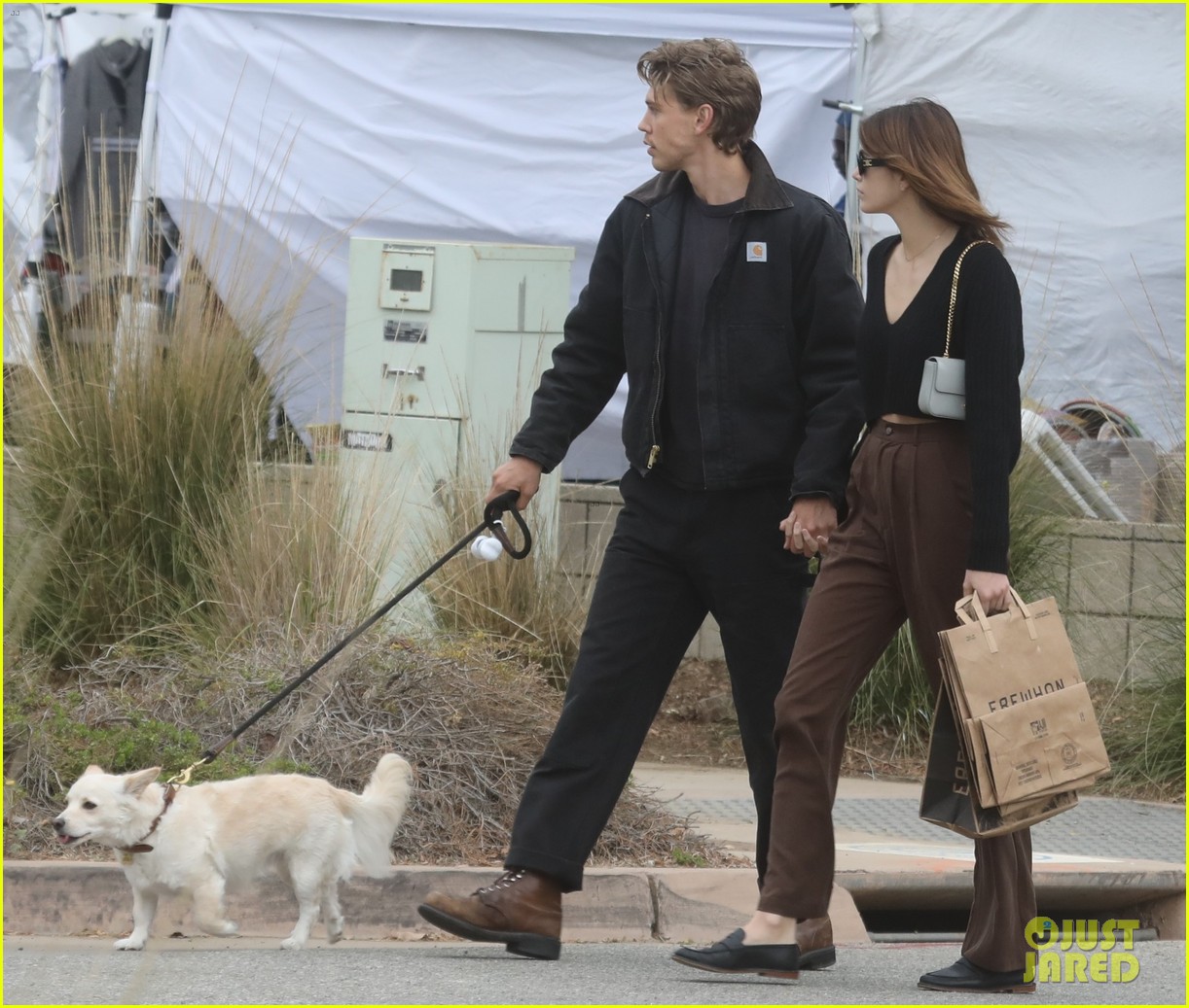 Austin Butler & Girlfriend Kaia Gerber Keep Close While at the Farmer's