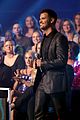 taylor lautner had a blast at cmt music awards with fiancee tay dome 02