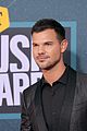 taylor lautner had a blast at cmt music awards with fiancee tay dome 06