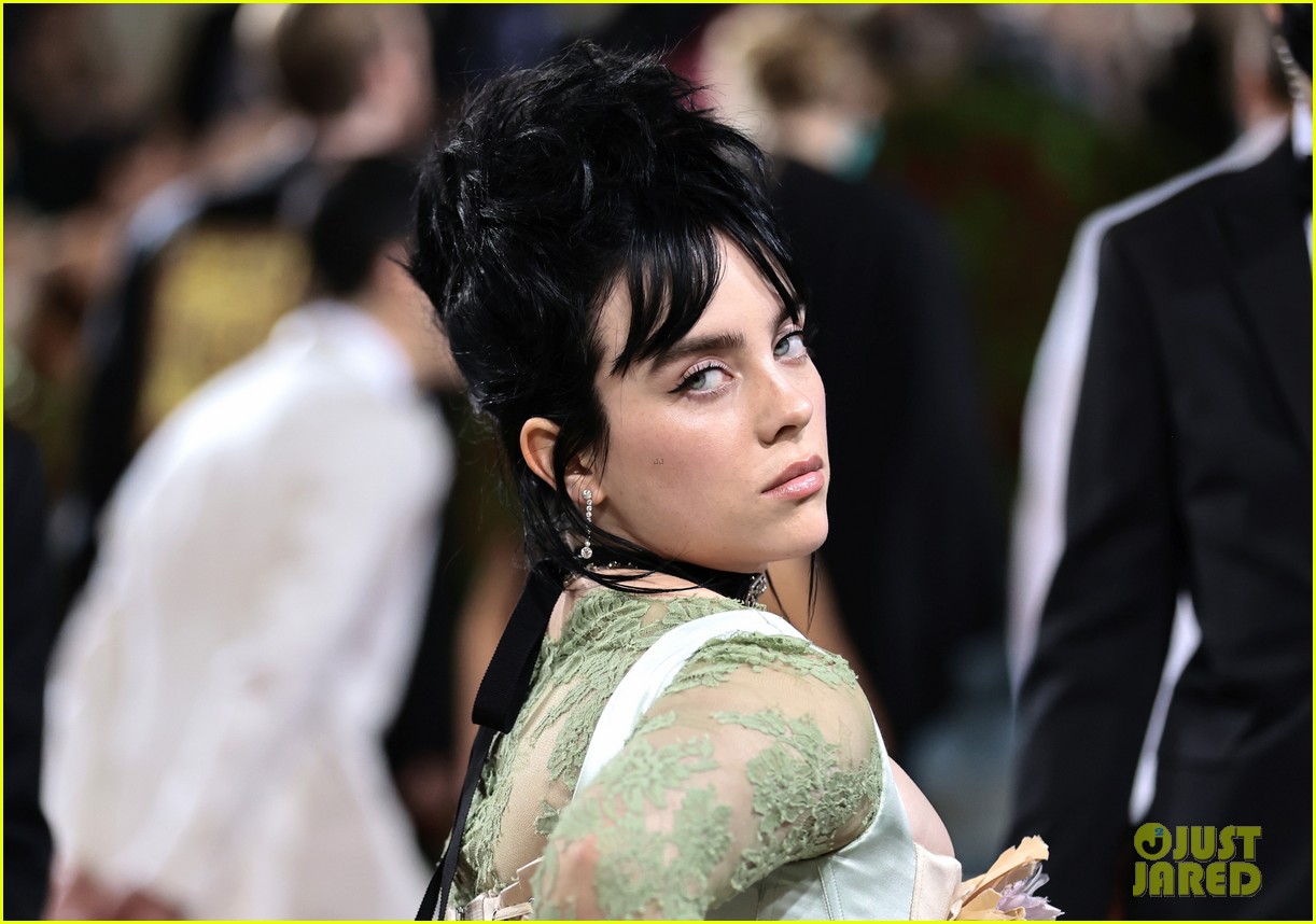 Billie Eilish & Finneas Wear Lilac Accents at the Met Gala 2022 | Photo ...