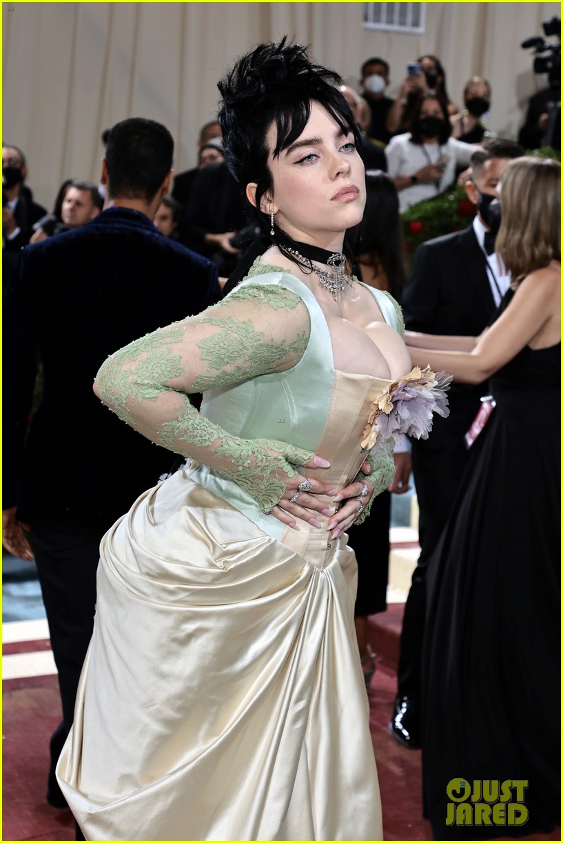 Billie Eilish & Finneas Wear Lilac Accents at the Met Gala 2022 | Photo ...