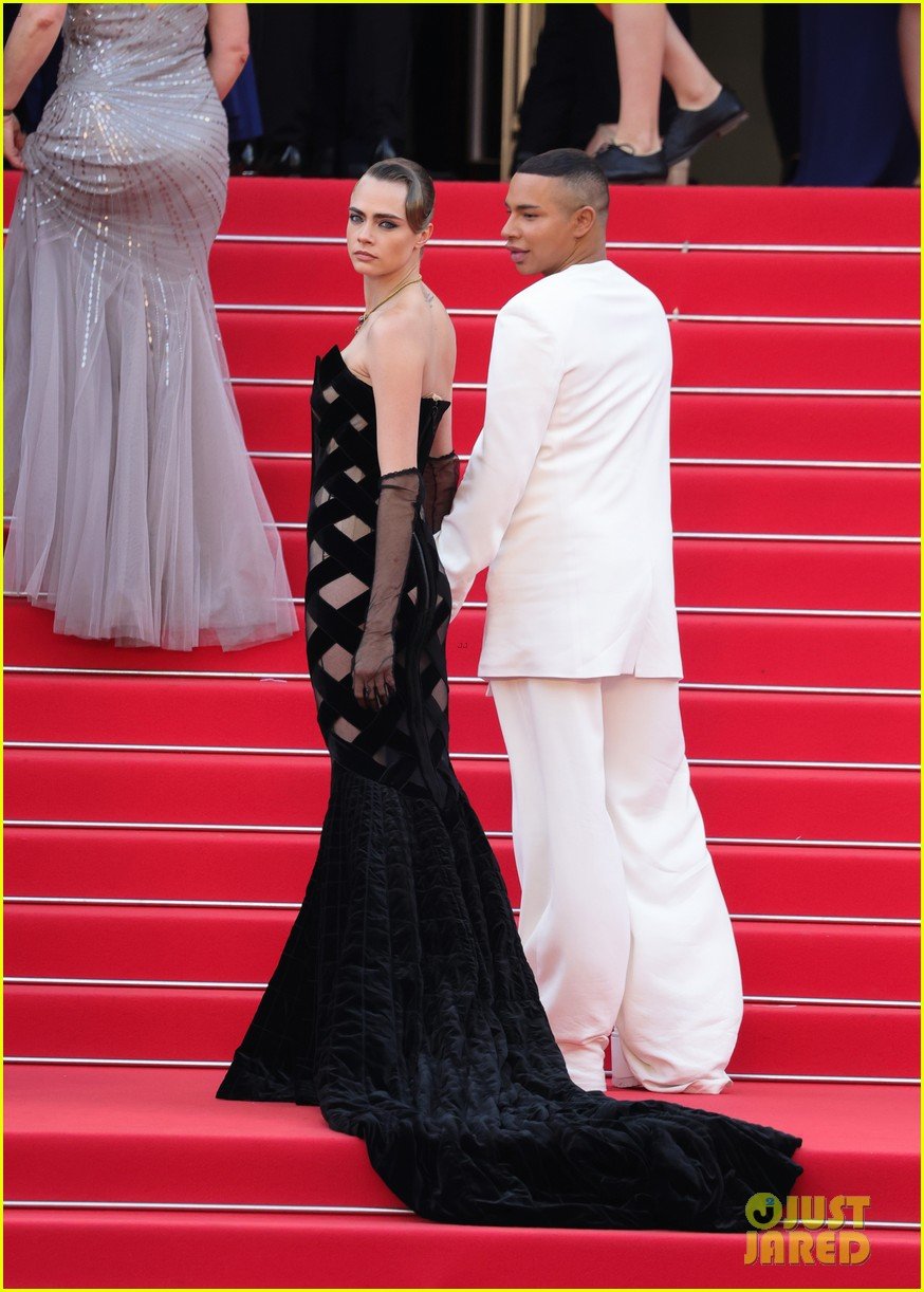 Full Sized Photo of cara delevingne bella hadid claire holt step out