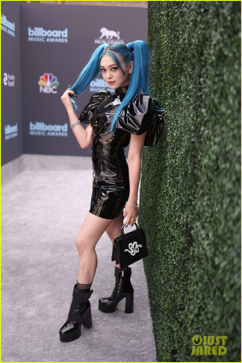 Full Sized Photo Of Dove Cameron Chloe Bailey Billboard Music Awards 17 Dove Cameron Joins 