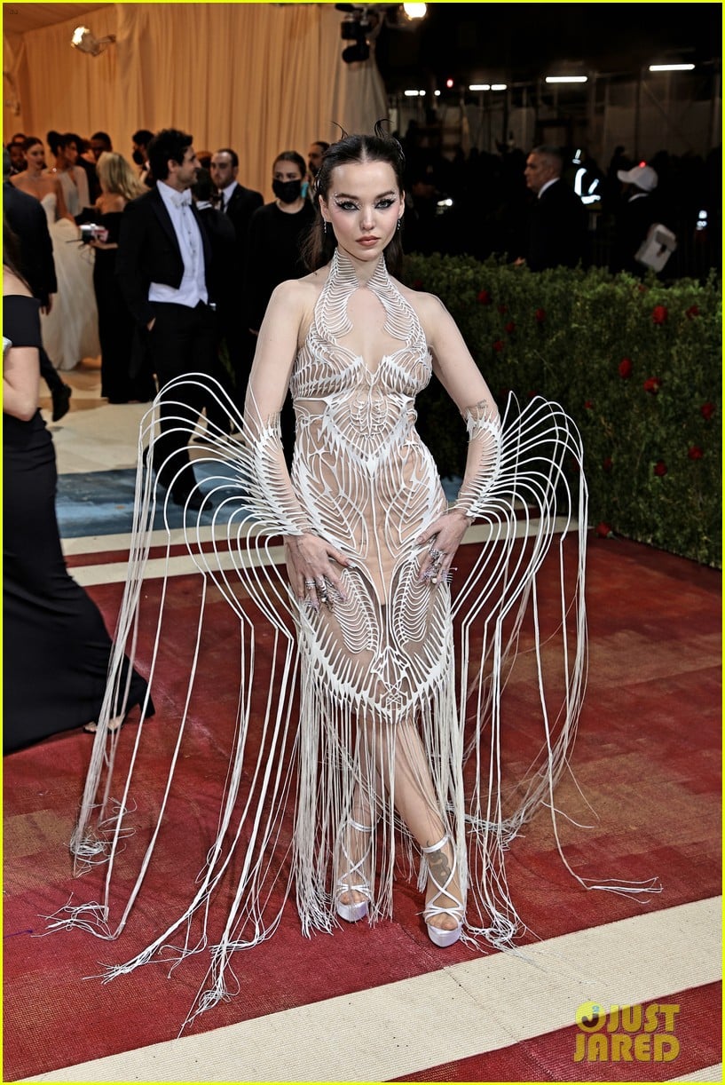 dove cameron wows at first met gala appearance 09