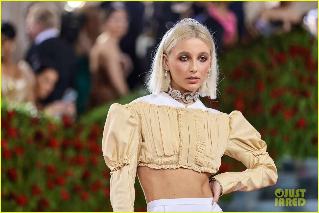 Emma Chamberlain Looks Super Happy to Be at the Met Gala 2022!: Photo  1345994, 2022 Met Gala, Emma Chamberlain, Met Gala Pictures