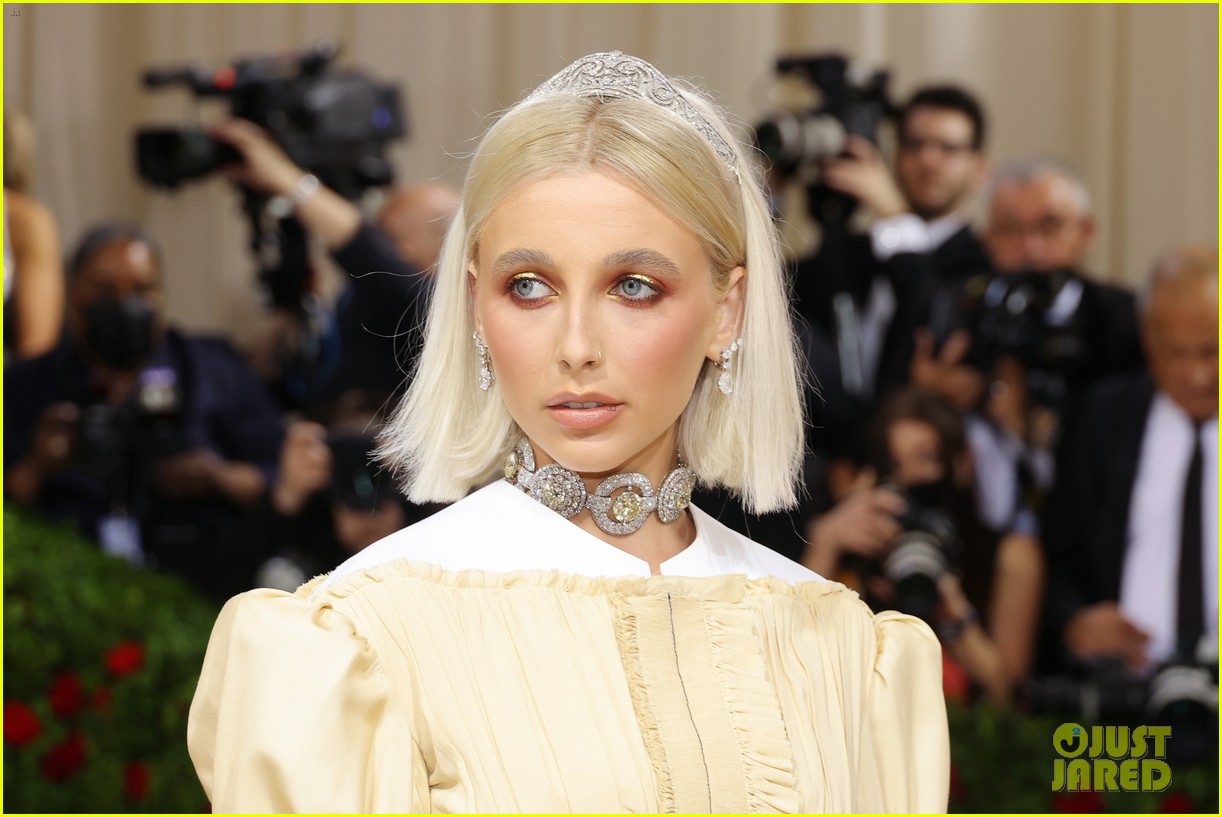 Emma Chamberlain Looks Super Happy to Be at the Met Gala 2022!: Photo  1345999, 2022 Met Gala, Emma Chamberlain, Met Gala Pictures