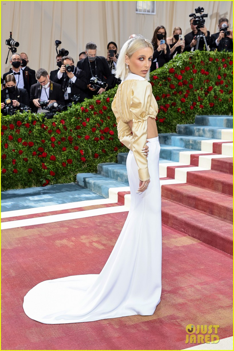 Emma Chamberlain Looks Super Happy to Be at the Met Gala 2022!: Photo  1345994, 2022 Met Gala, Emma Chamberlain, Met Gala Pictures