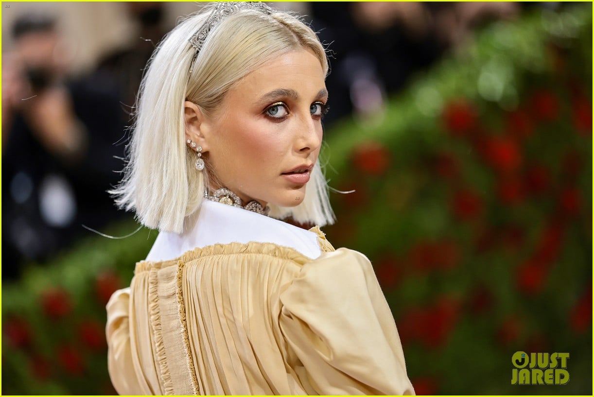 Emma Chamberlain Looks Super Happy to Be at the Met Gala 2022!: Photo  1345997, 2022 Met Gala, Emma Chamberlain, Met Gala Pictures