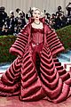 gigi bella hadid step out for met gala 2022 09