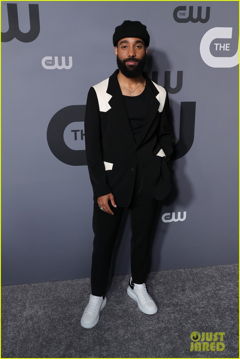 Full Sized Photo of the cw debuts walker independence trailer as cast