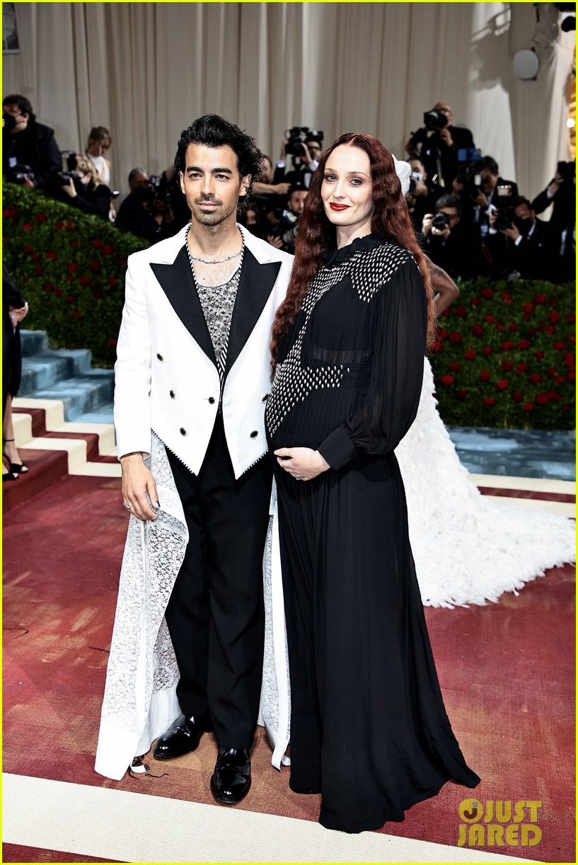 Joe Jonas, Pregnant Sophie Turner 2022 Met Gala: Pictures