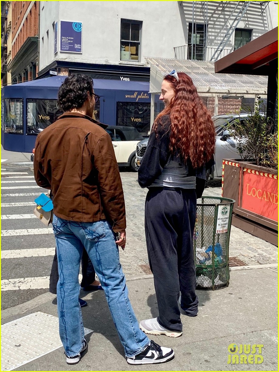 Full Sized Photo of sophie turner joe jonas nyc errand staircase