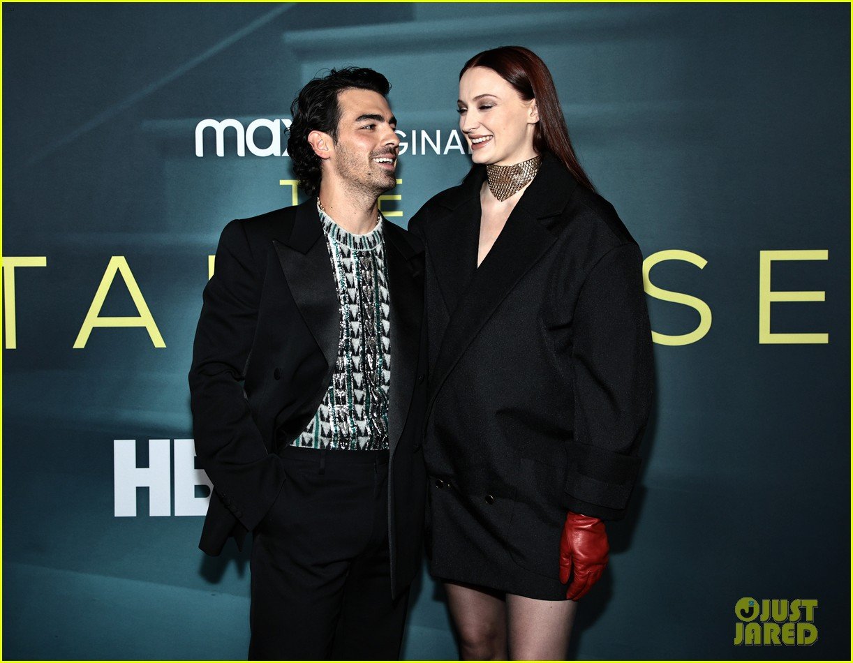 Sophie Turner Wears Red Hot Gloves To Premiere of 'The Staircase' With