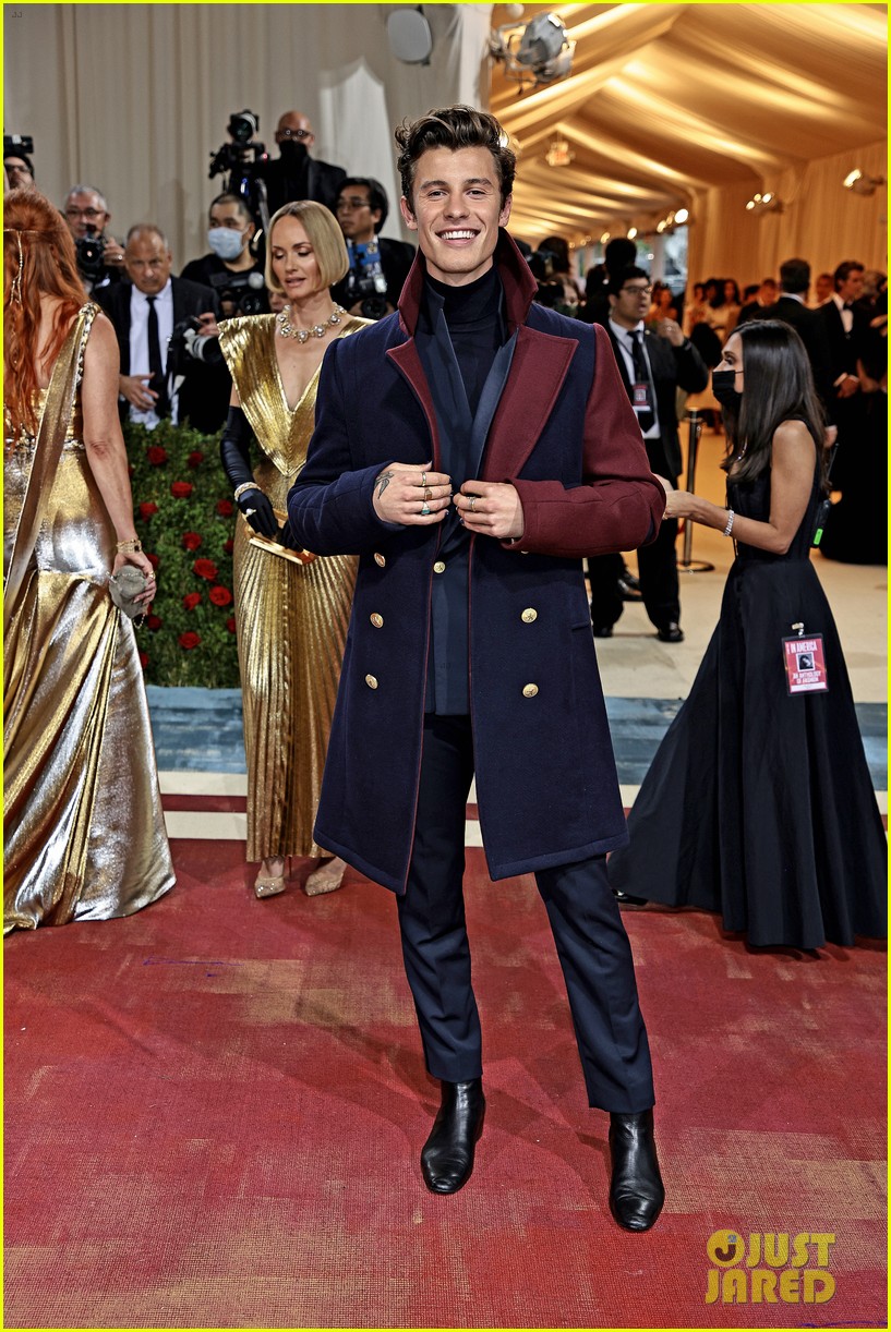 Shawn Mendes Matches His Nail Polish to His Suit at the Met Gala 2022