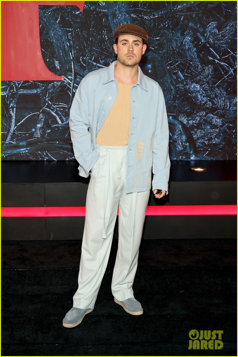 millie bobby brown jake bongiovi attend stranger things 4 premiere 13