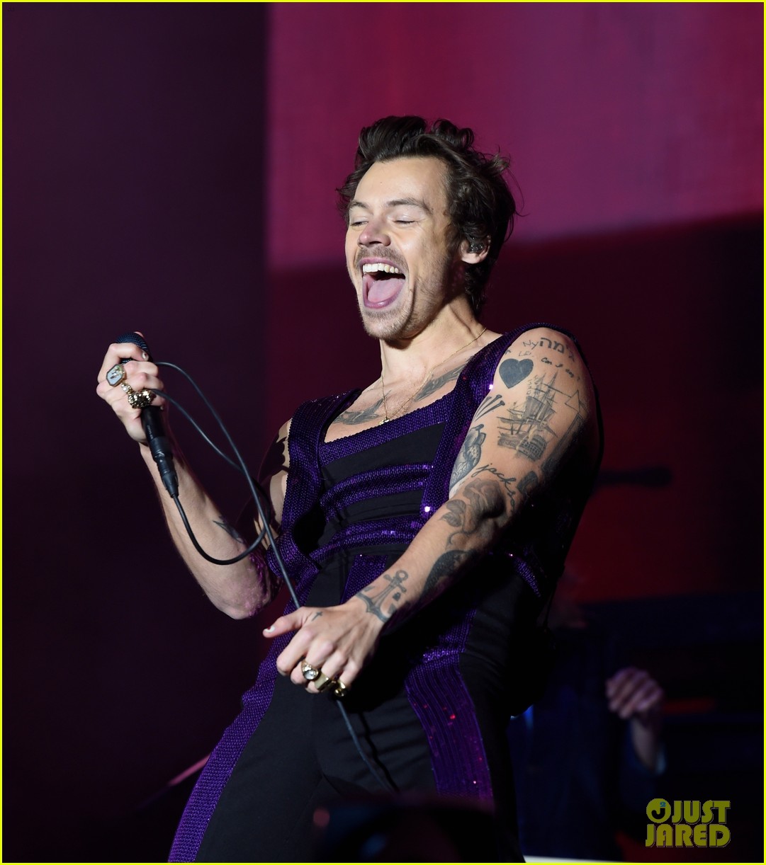 harry styles dazzles purple jumpsuit performing radio 1 big weekend 05