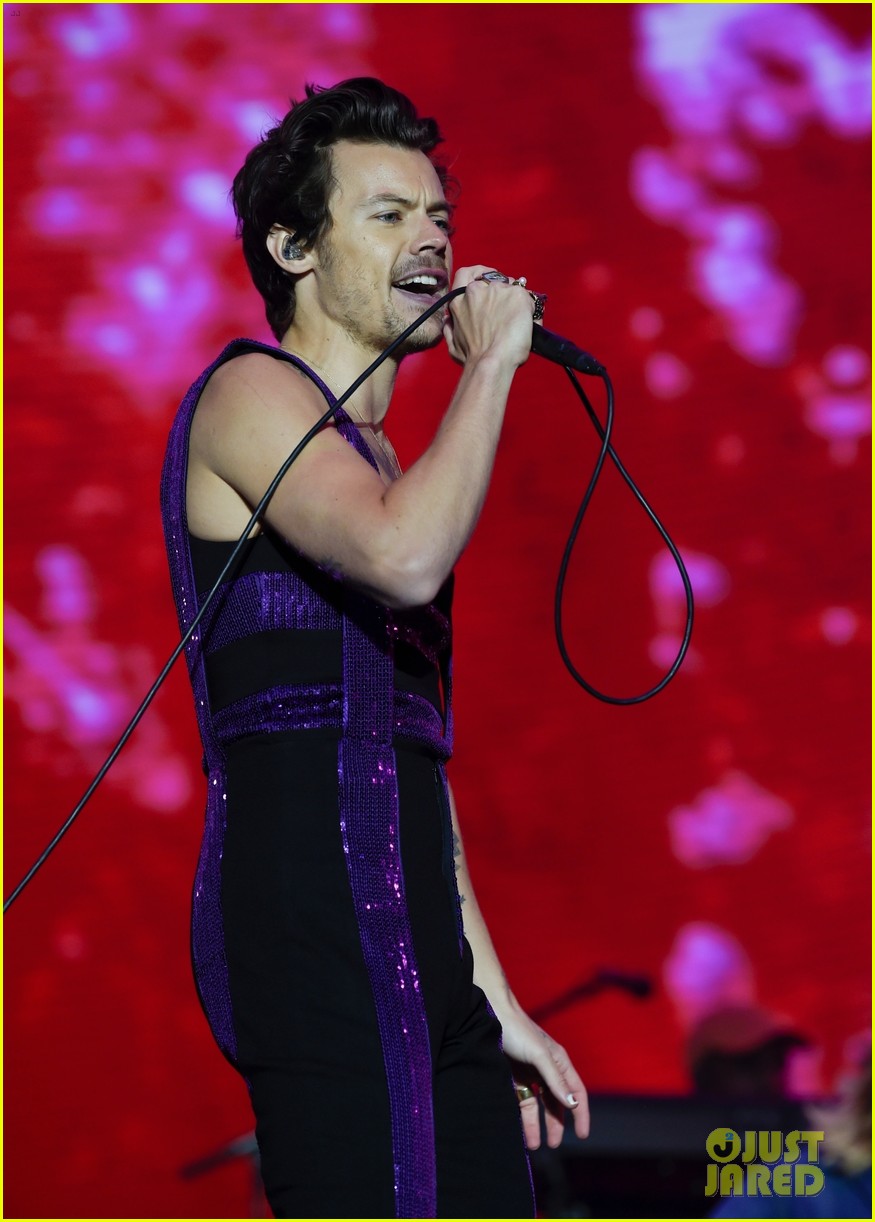 harry styles dazzles purple jumpsuit performing radio 1 big weekend 06
