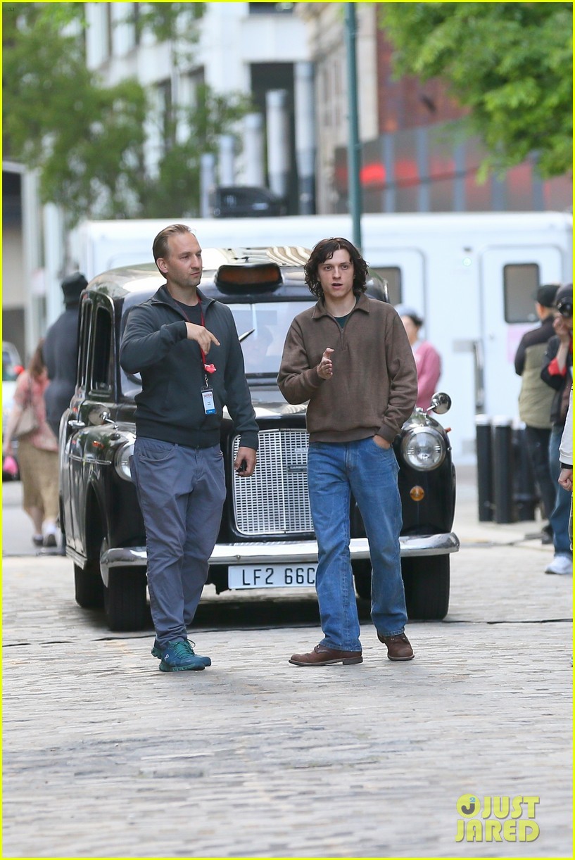 Full Sized Photo of tom holland looks distressed filming the crowded