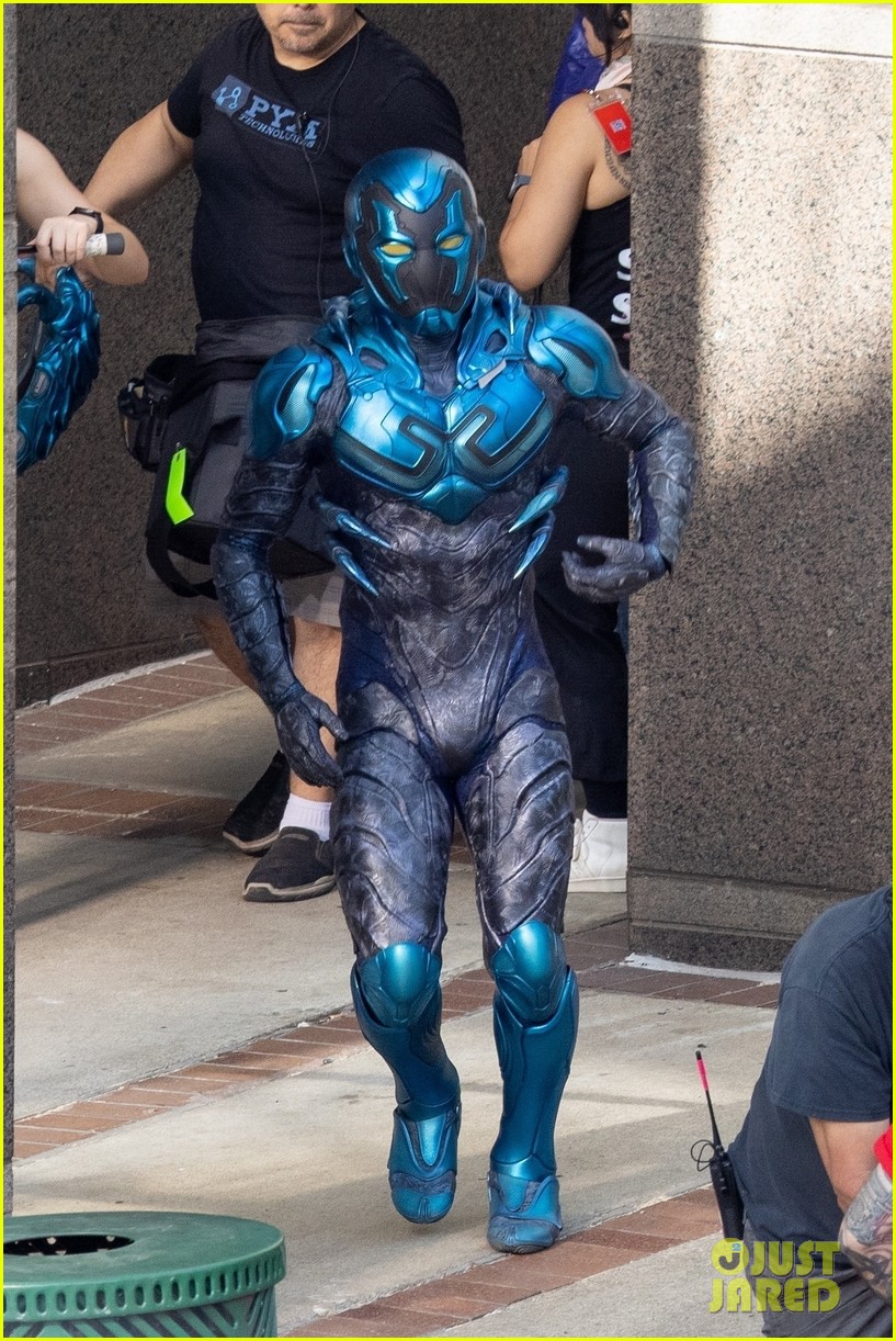 xolo mariduena gets into full costume on blue beetle set see the photos 10