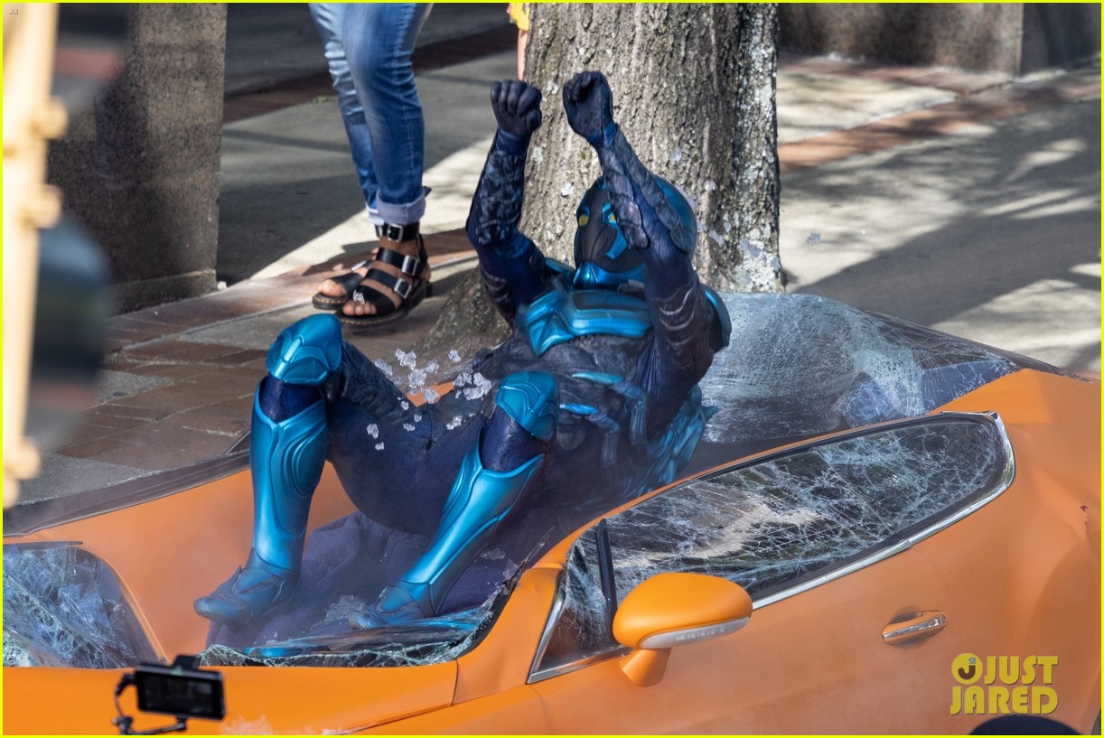 xolo mariduena gets into full costume on blue beetle set see the photos 18