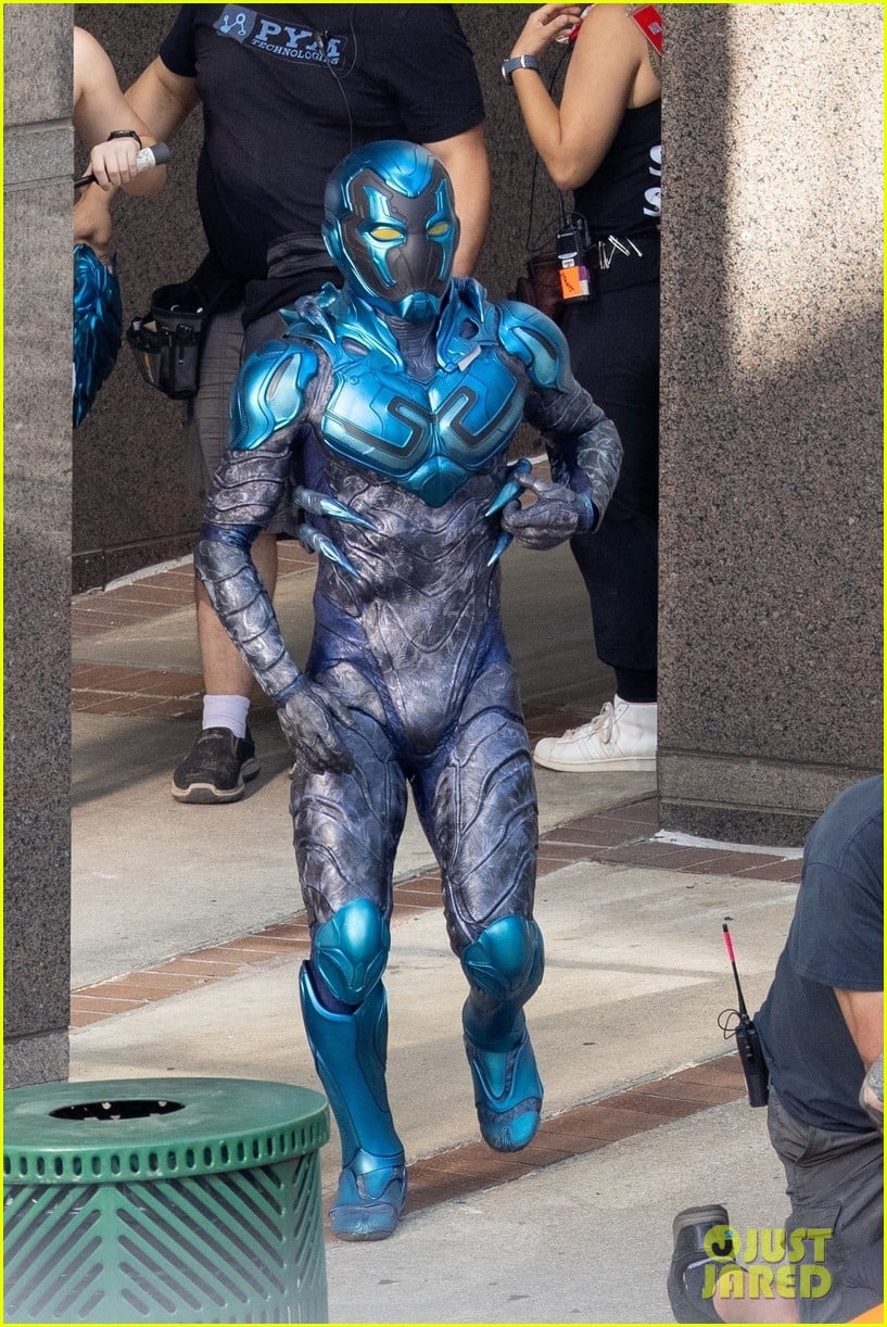 xolo mariduena gets into full costume on blue beetle set see the photos 25