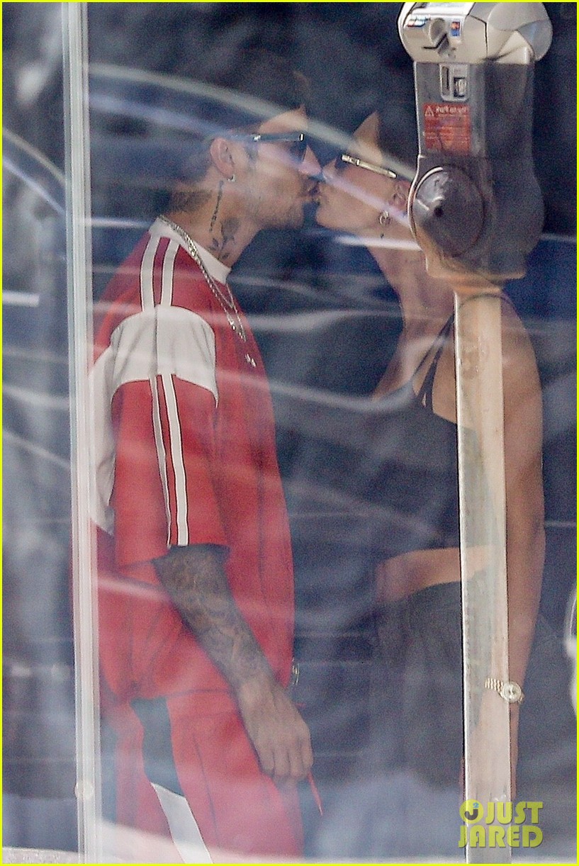 justin bieber enjoys rare outing with hailey after ramsey hunt syndrome diagnosis 26