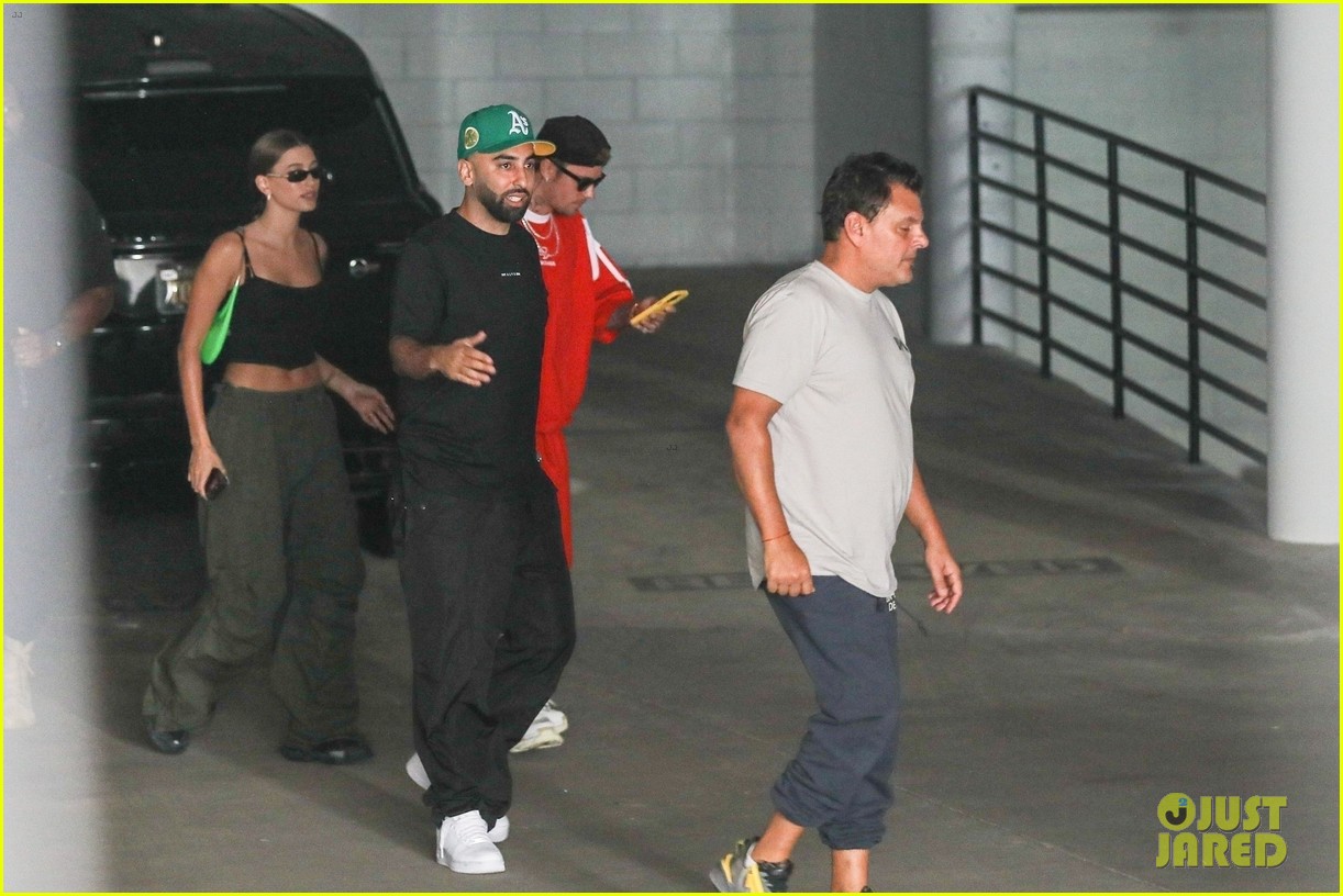justin bieber enjoys rare outing with hailey after ramsey hunt syndrome diagnosis 43