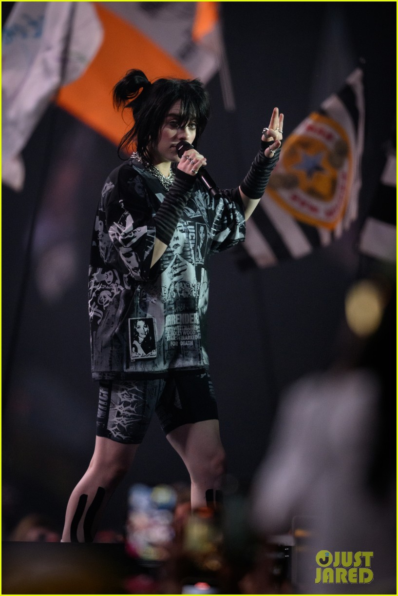 Full Sized Photo of billie eilish performs glastonbury 2022 30 Billie