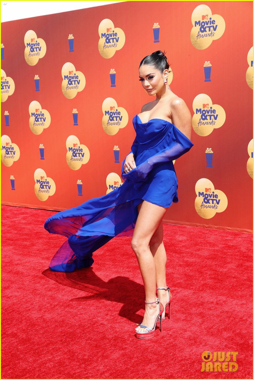 Vanessa Hudgens Stuns In Bold Blue Ahead Of Hosting Mtv Movie And Tv Awards 2022 Photo 1349241 