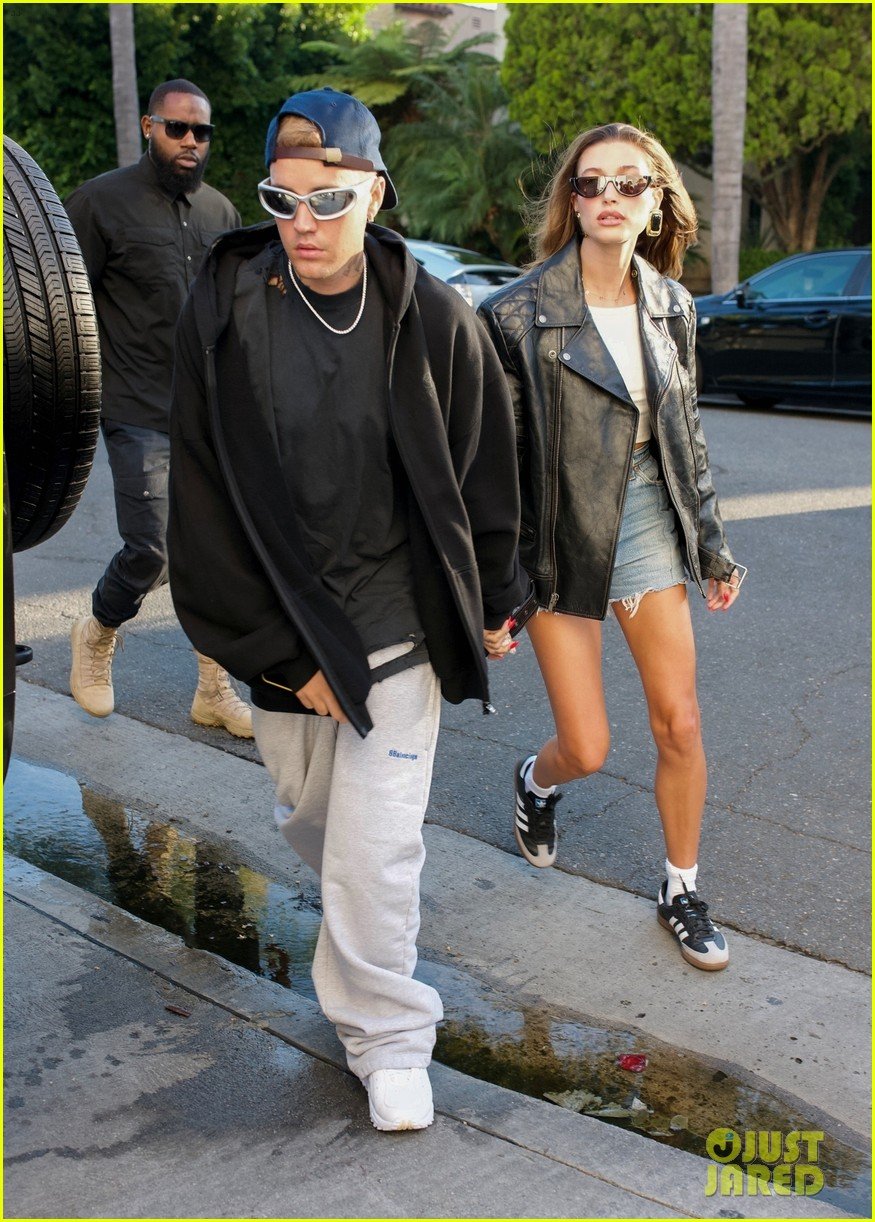 Justin Bieber Heads to Church Service with Wife Hailey Bieber | Photo ...