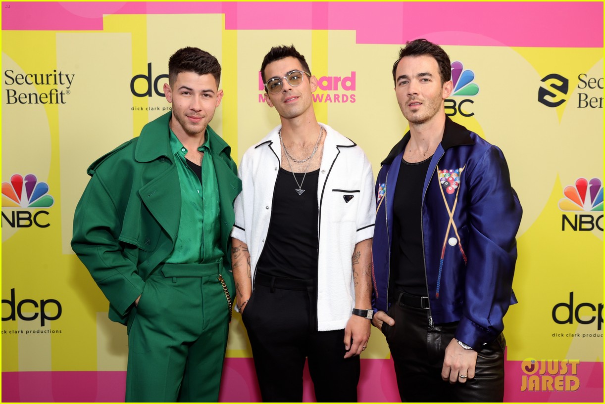 joe jonas switches up taylor swift lyrics 04