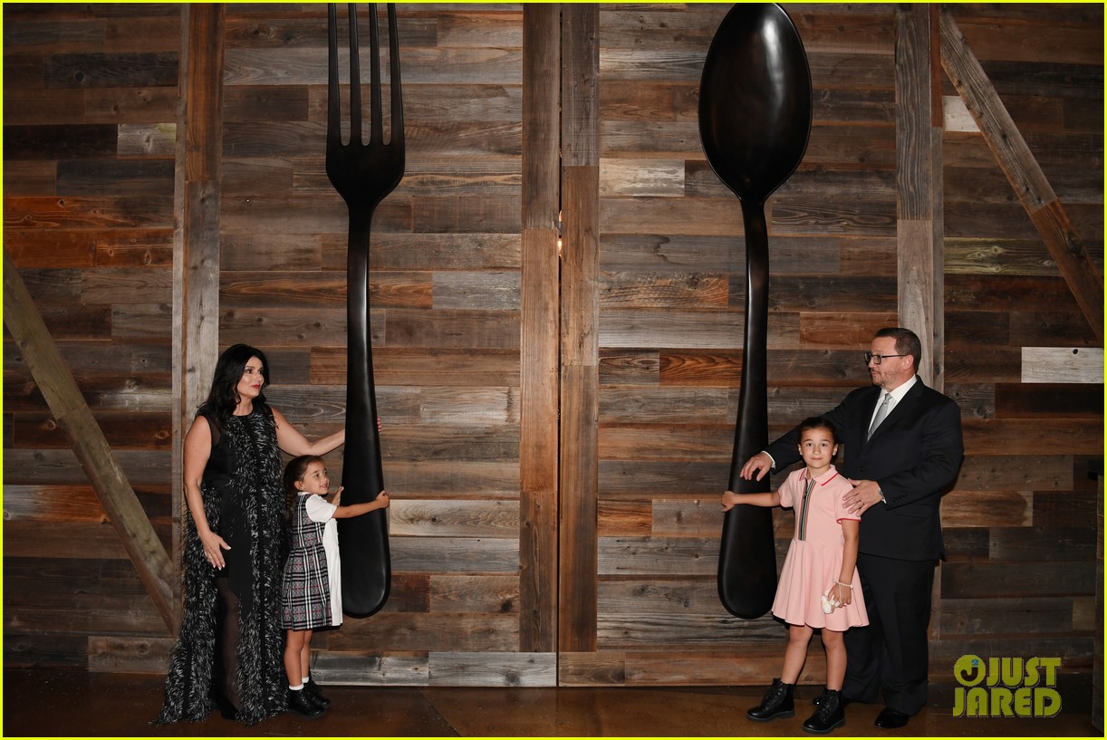 Full Sized Photo of jonas brothers celebrate new family restaurant