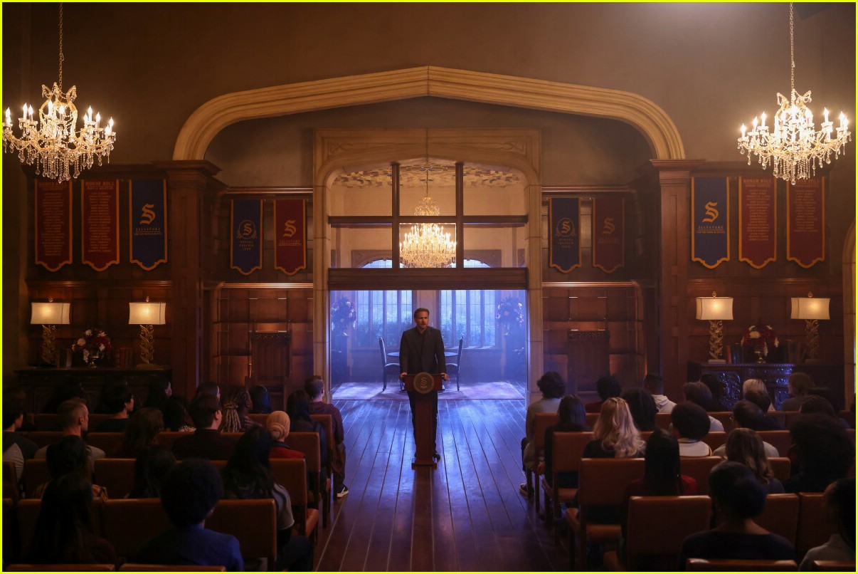 julie plec bids farewell to vampire diaries universe ahead of legacies finale 03