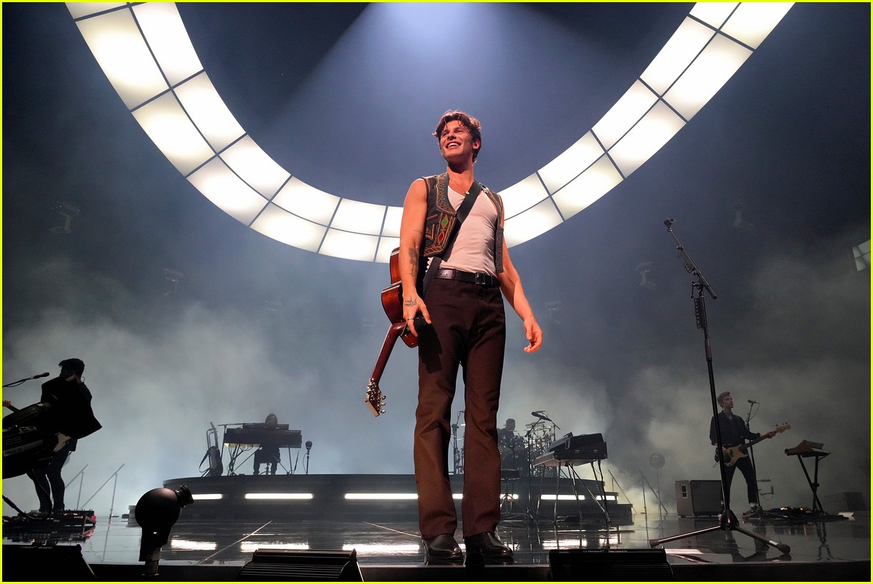 Shawn Mendes Kicks Off 'Wonder The World Tour' Set List & Photos
