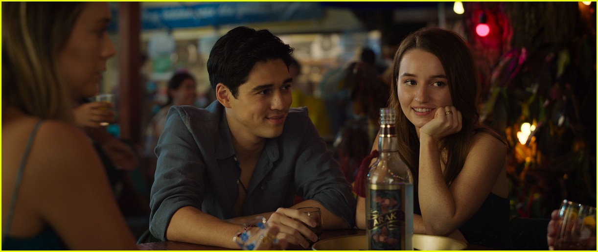 kaitlyn dever stars in ticket to paradise trailer with julia roberts george clooney 02.