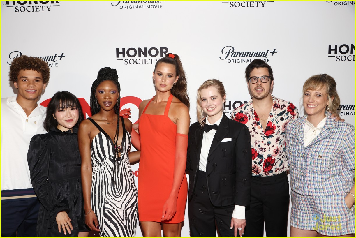 Angourie Rice Suits Up For Honor Society Premiere With Armani Jackson And More Photo 1353025 