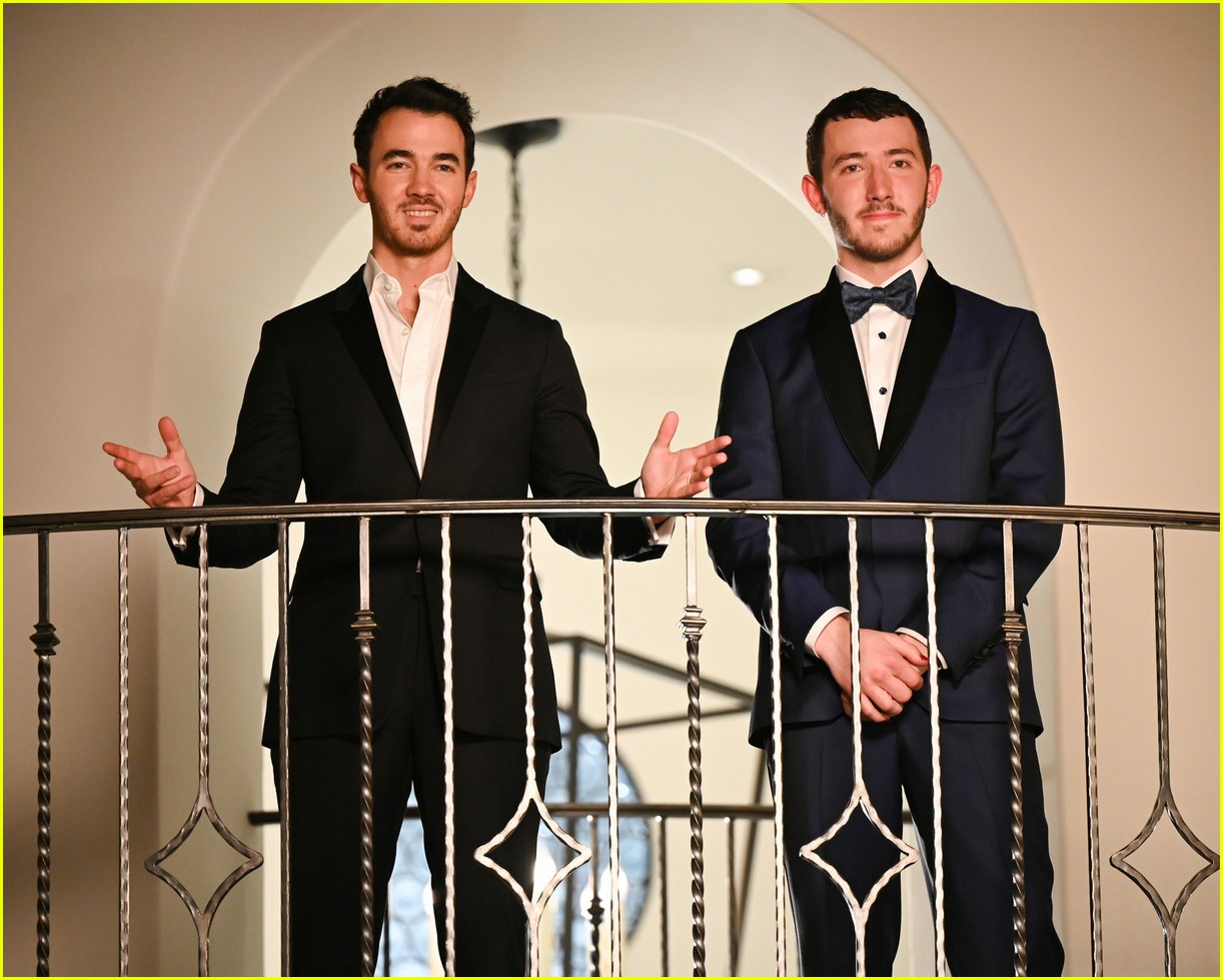 Kevin & Frankie Jonas Host 'Claim to Fame' Meet the 12 Contestants