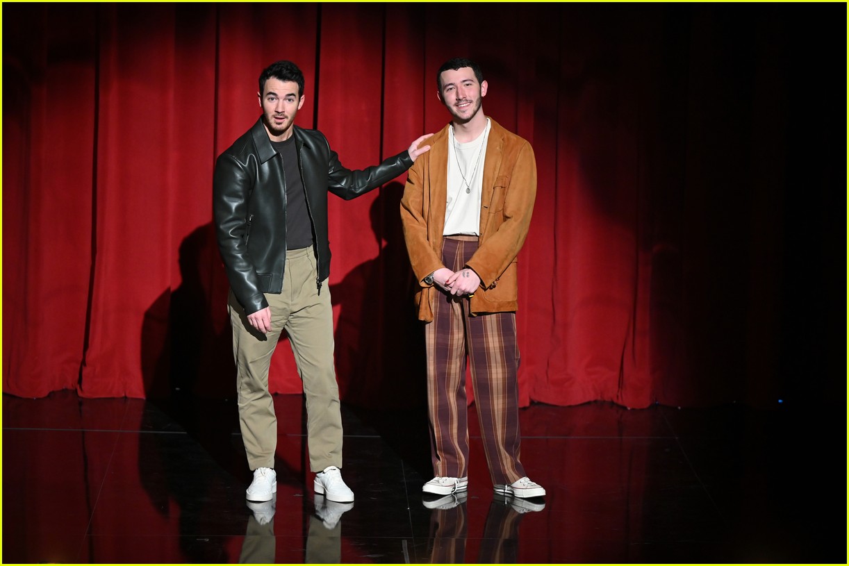 Full Sized Photo of kevin frankie jonas host claim to fame meet the