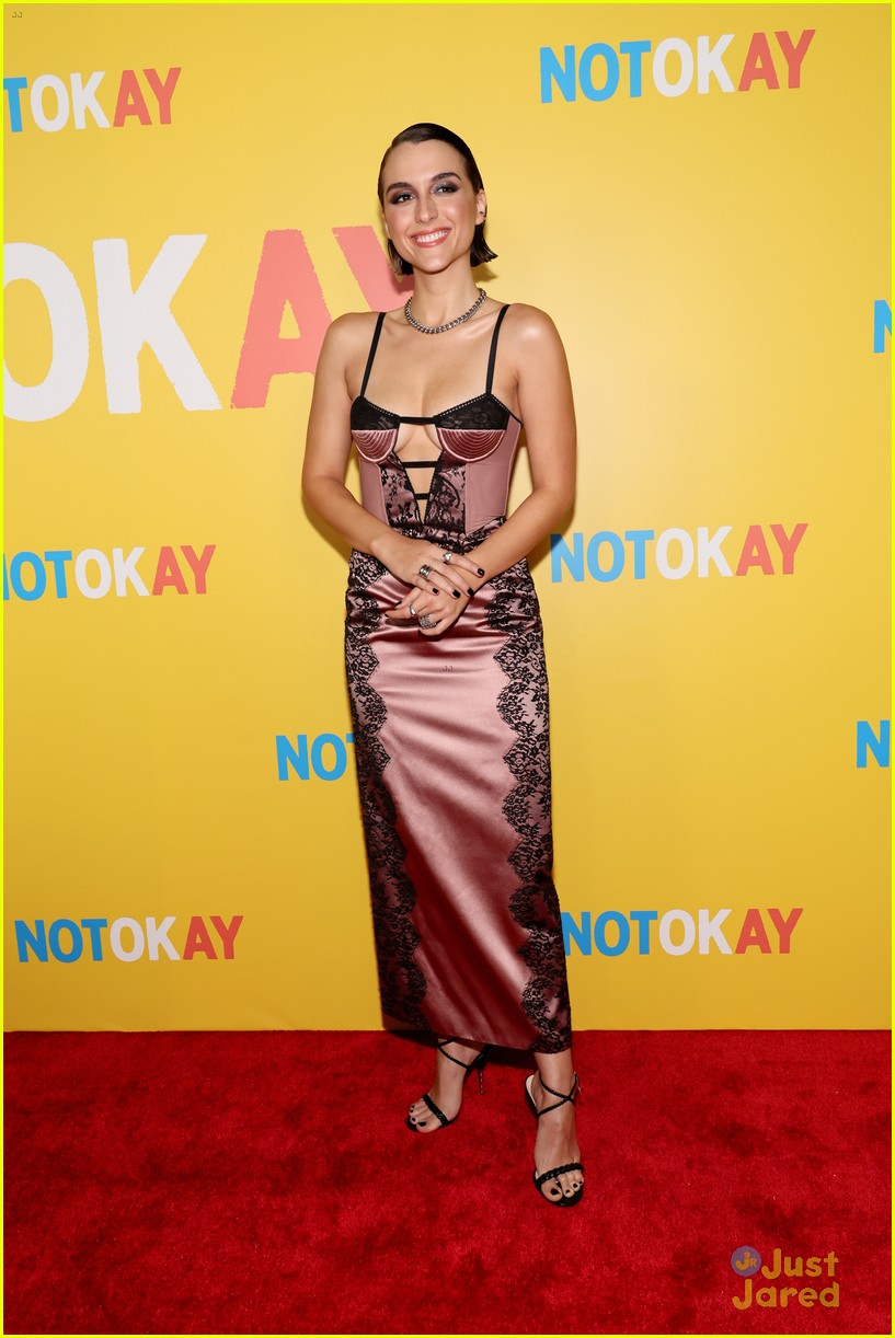 Full Sized Photo Of Dylan Obrien Wears Hot Pink Suit To Not Okay Premiere With Zoey Deutch 28 7086