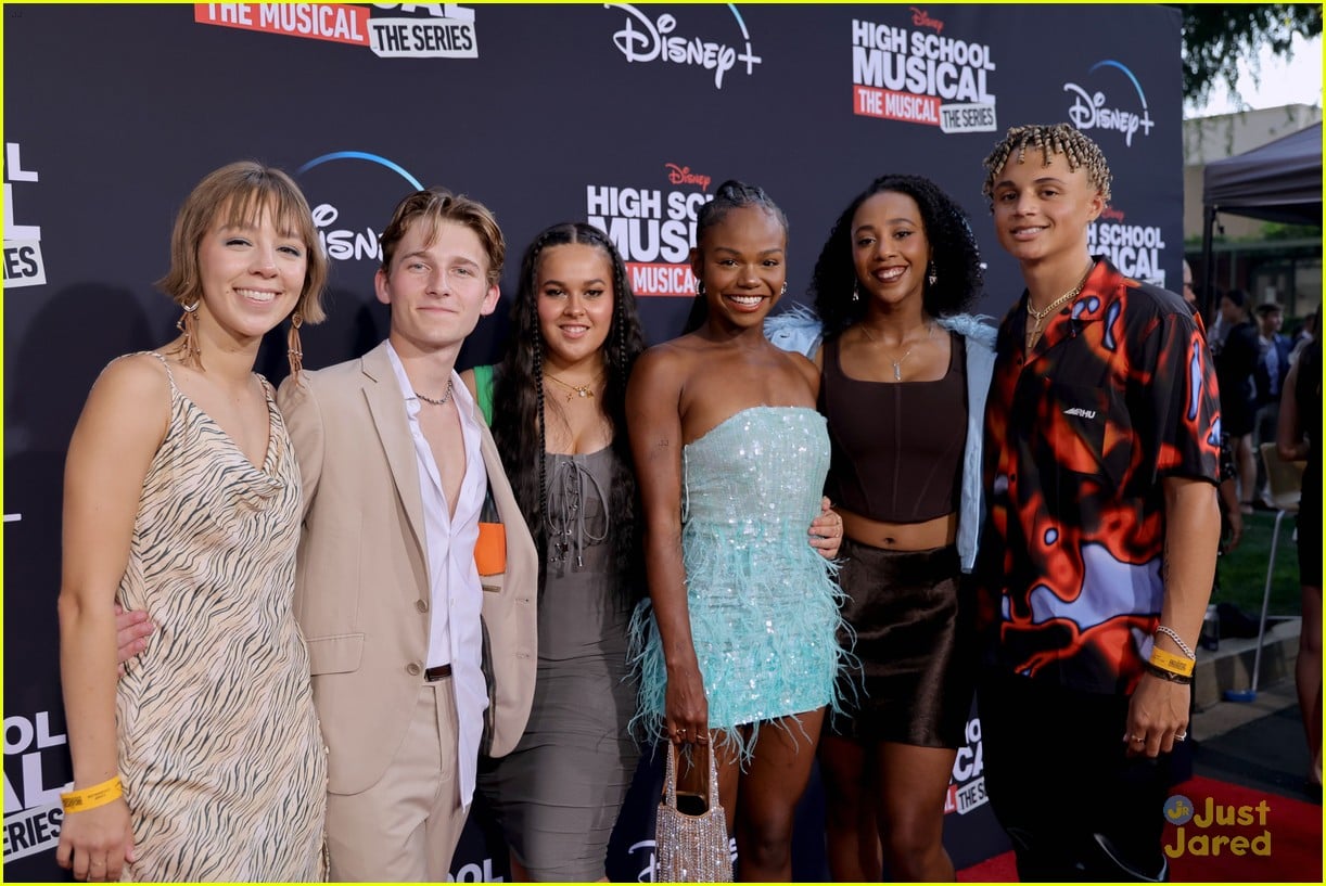 Full Sized Photo of hsmtmts cast at season three premiere 12 The